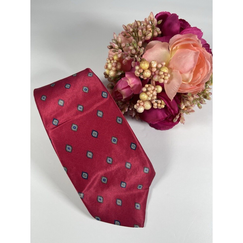 Saks Fifth Avenue Men's Silk Neck Tie Red Diamond Geometric USA Made 56" Vintage
